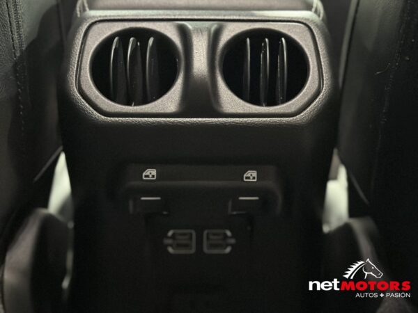Jeep Unlimited Sahara 2023 - Imagen 16