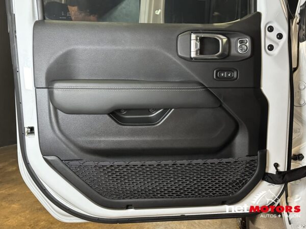 Jeep Unlimited Sahara 2023 - Imagen 12